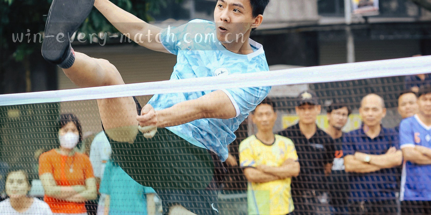 由等距斜线与圆角标签组成的抽象纹理，墨绿与琥珀橙双色